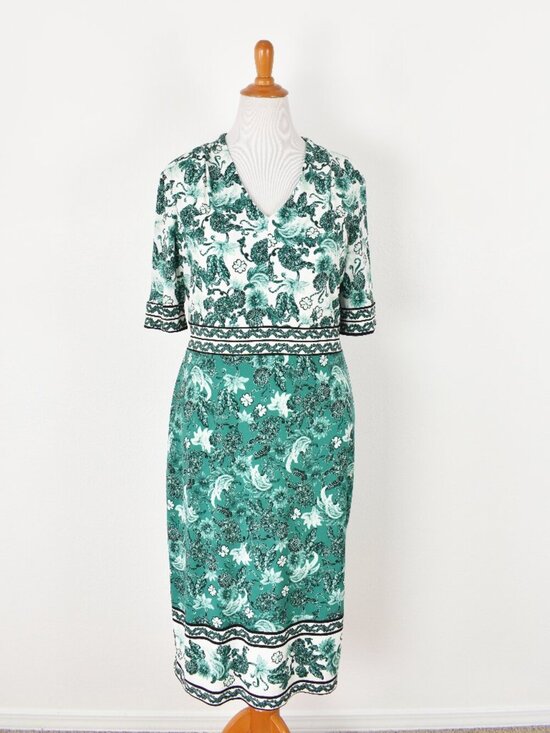 Maggy London Dresses & Skirts - Maggy London Floral V-neck Color Block Sheath Dress - 14
